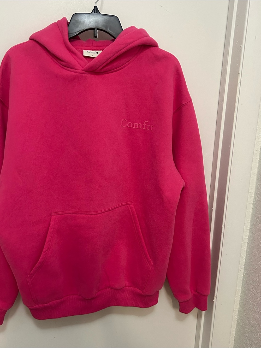 Comftr Women's Bright Pink Pullover Hoodie